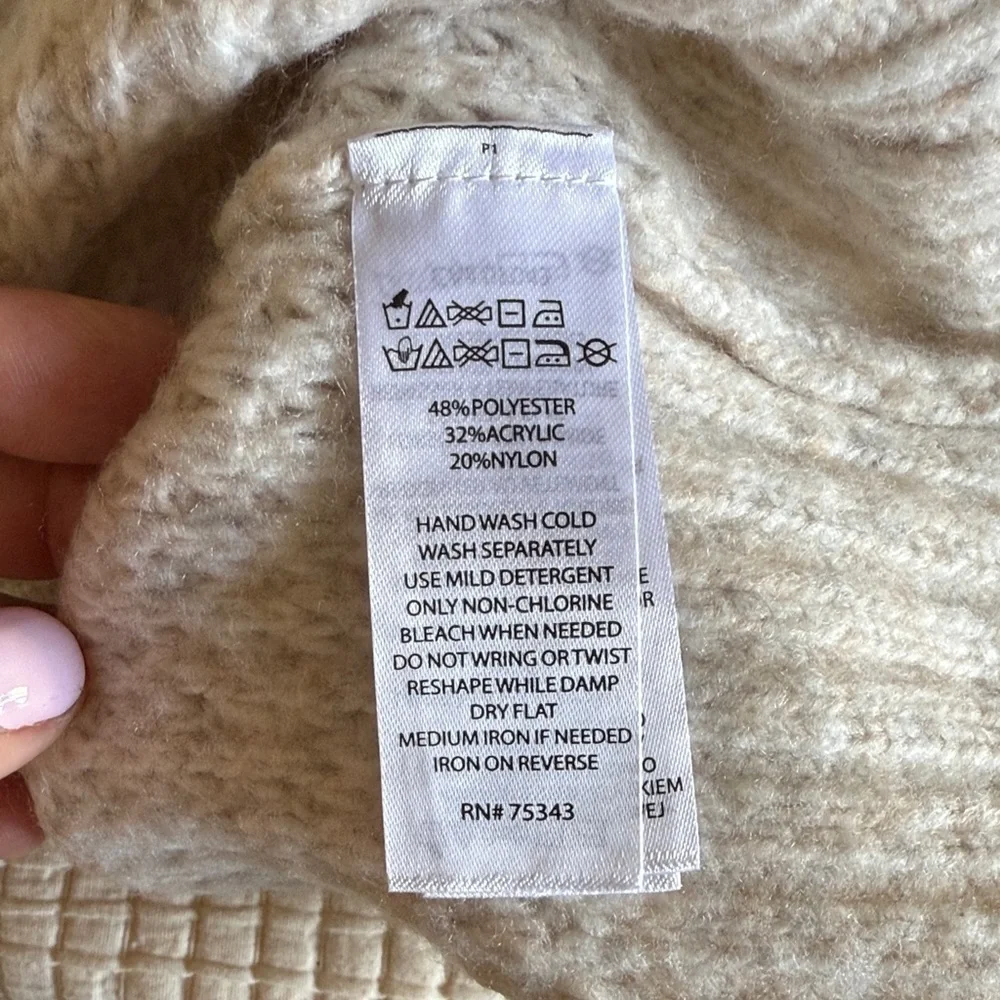 Jessica Simpson sweater tank / M